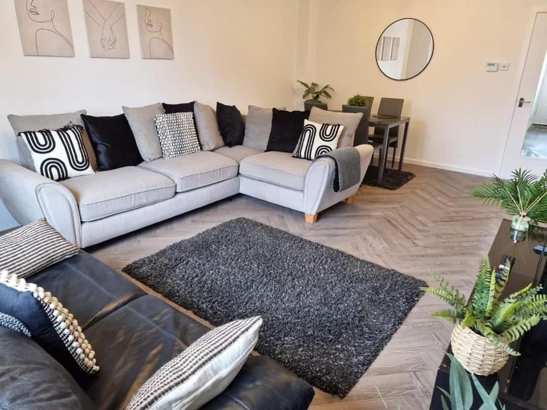 Cosy At The Castle Apartment แคร์ริกเฟอร์กัส ภายนอก รูปภาพ